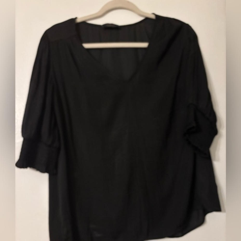 Rachel Zoe Black V neck smocked short sleeve blouse size M